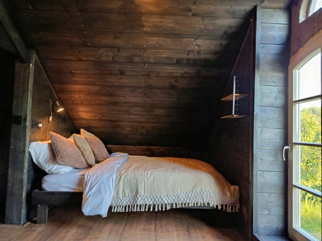 De accommodatie slaapkamer bovenraam